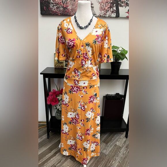 Pinup Fashion Women’s Plus Dress Floral Short Sleeve Surplice neckline Size 28W - Picture 1 of 15